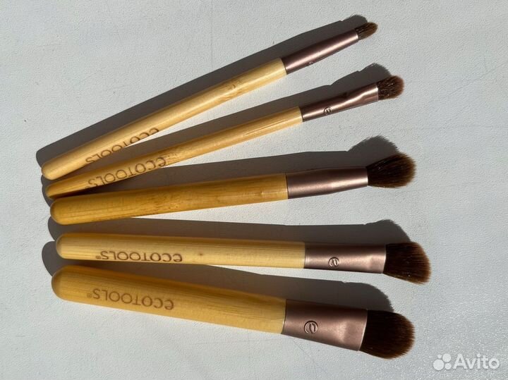 Кисти для макияжа натуральные EcoTools