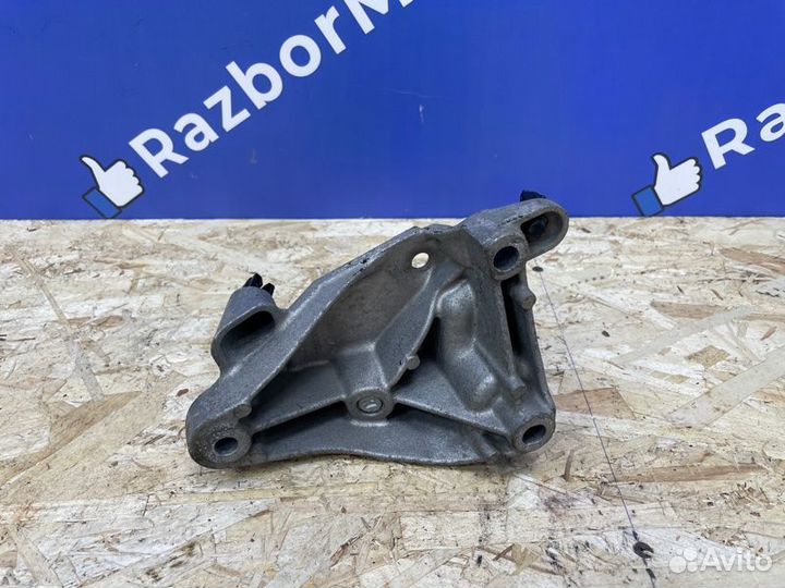 Опора кпп Nissan Terrano