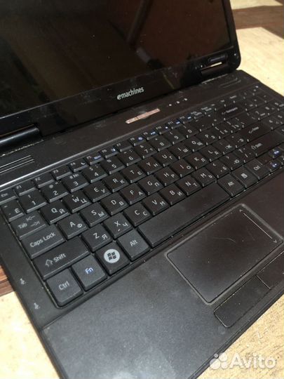 Ноутбук emachines e525