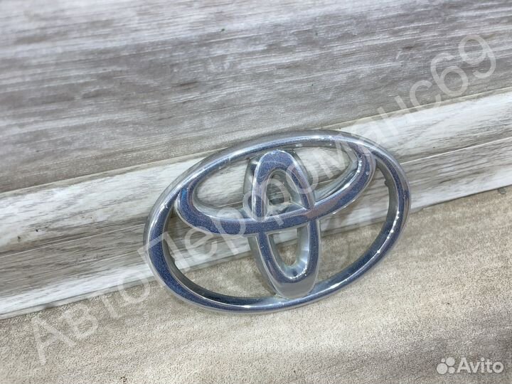 Эмблема передняя Land Cruiser Prado 90 (1996-2002)