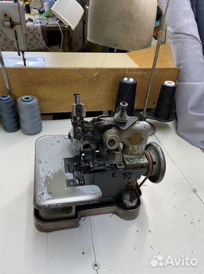 Швейная машинка оверлок