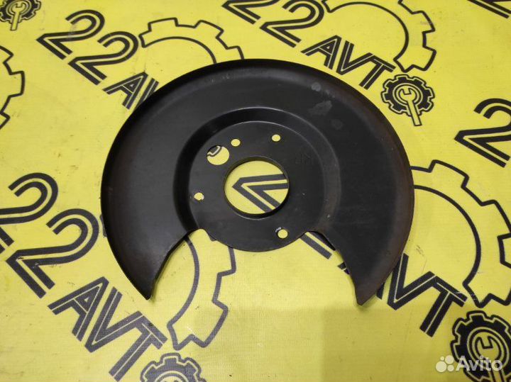 Щиток тормозного механизма задний правый Nissan