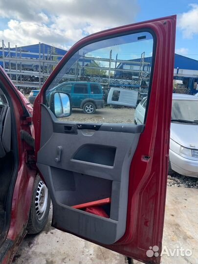 В разборе Volkswagen Transporter T5