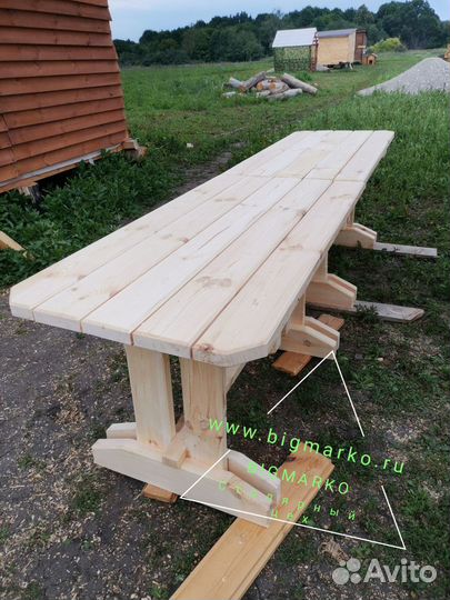 Стол из дерева