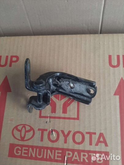 Петля двери задней правой Lexus GS