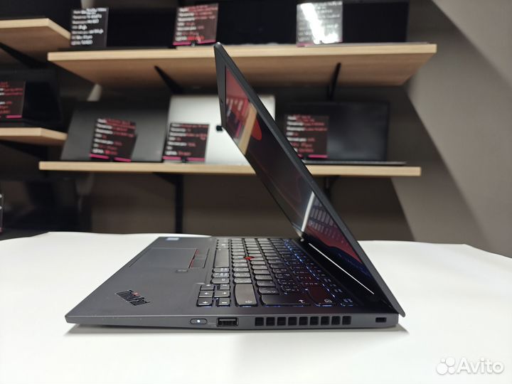 Ноутбук Lenovo ThinkPad X1 Carbon i7 Gen 7