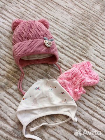 Комплект - шапка, чепчик, пинетки