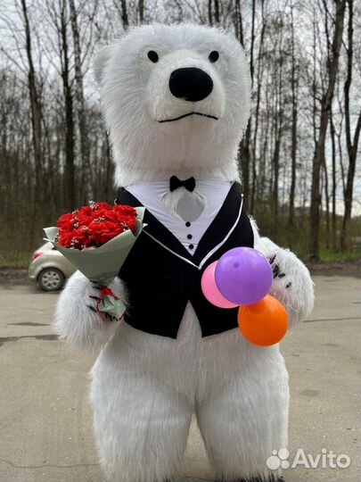 Ростовой белый медведь