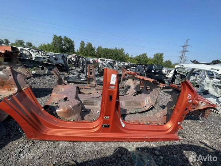 Порог со стойкой правый Skoda Octavia