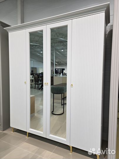 Шкаф распашной