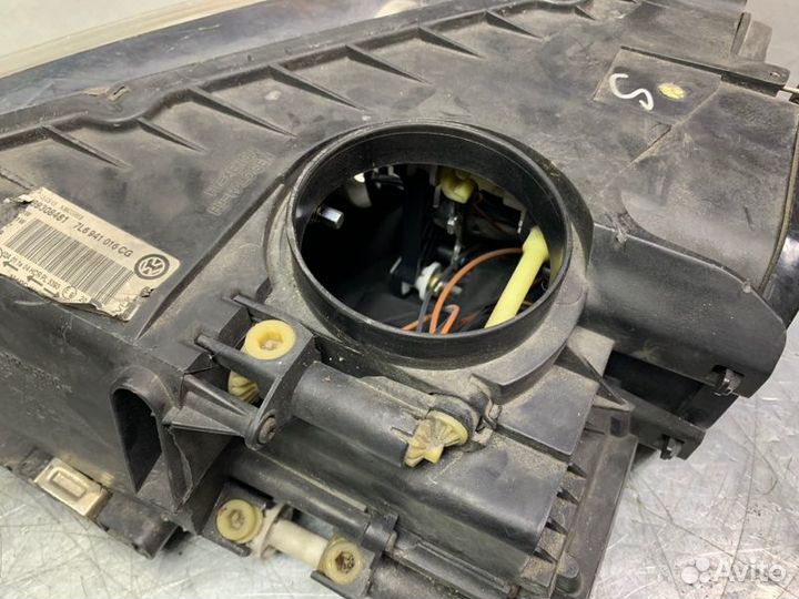 Фара правая Volkswagen Touareg 2002-2010