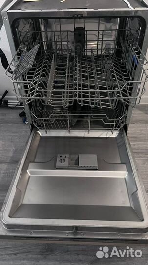 Встраиваемая посудомоечная машина midea