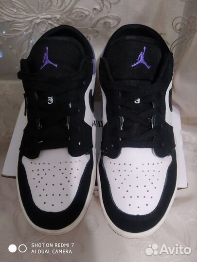 Кроссовки женские