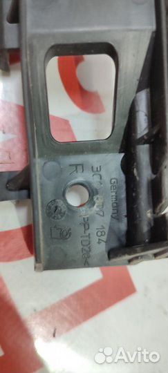 Крепление бампера переднее правое Volkswagen