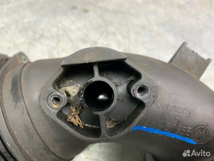 Патрубок интеркулера Volkswagen Touareg 2002-2010