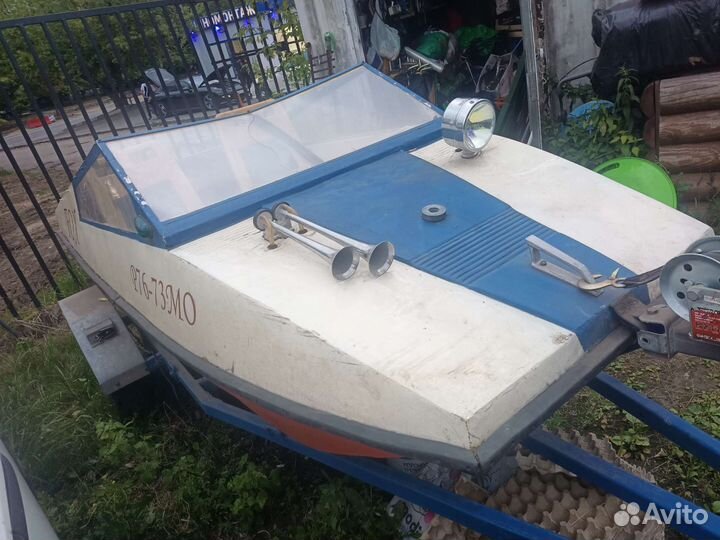 Лодка мотроная тримаран 