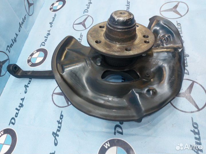 Кулак поворотный передний правый Mercedes-Benz