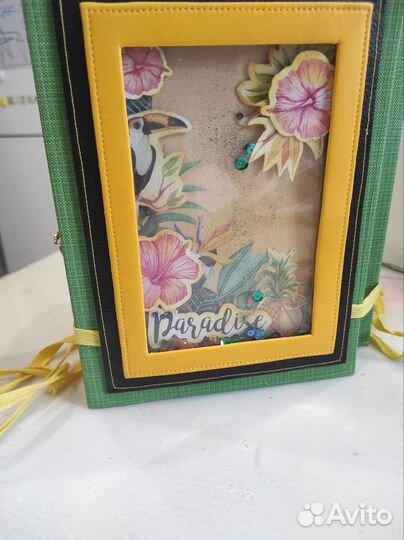 Красочный альбом с 3д элементами