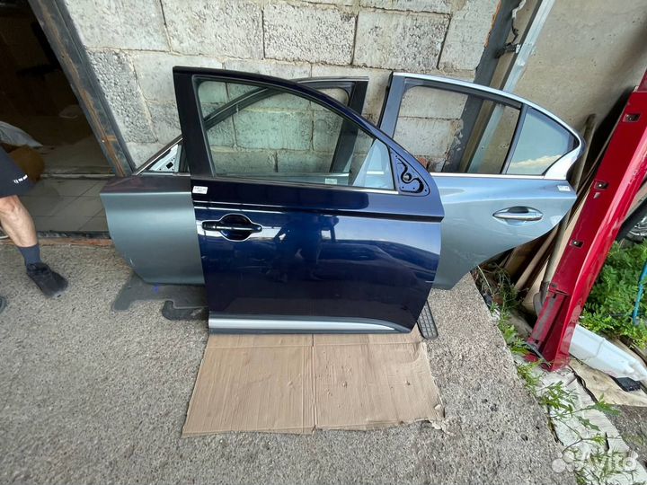 Передняя правая дверь Митсубиси Аутлендер 3 gf