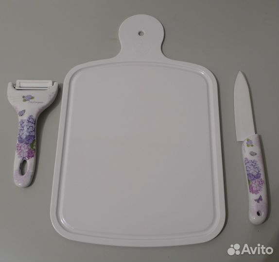 Нож керамический в наборе с разделочной доской