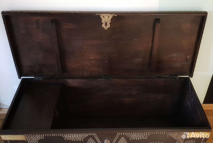 Сундук старинный