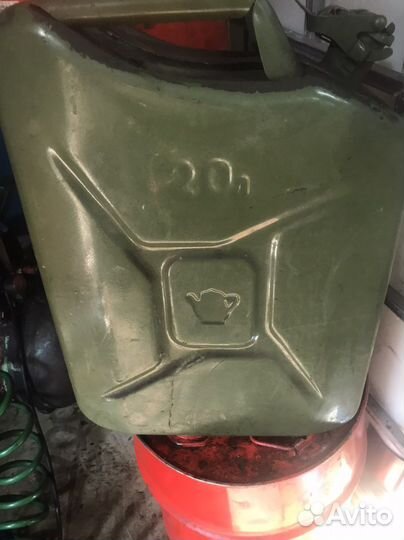 Канистры металлические 20 литров