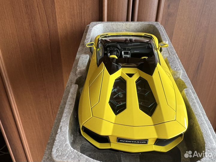 1/18 Autoart 74699 Lamborghini Aventador Roadster