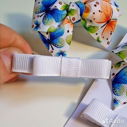 Белый набор резинок и заколок для волос