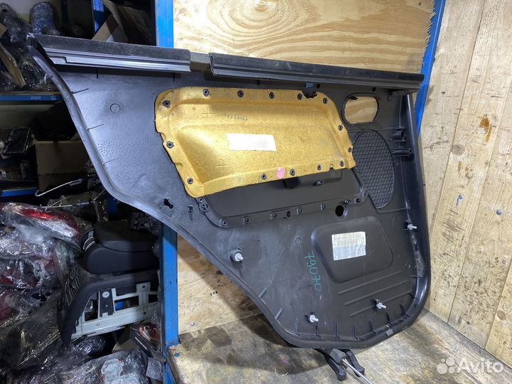 Обшивка задней правой двери Ford Fusion 79070