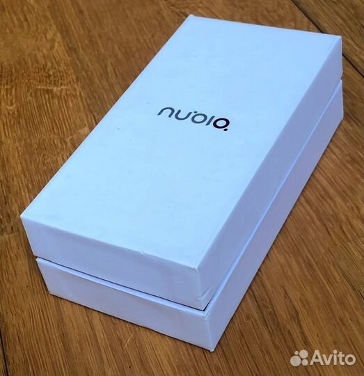 Коробка от телефона nubia Z5s mini белая