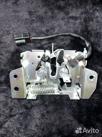 Замок капота с датчиком открытия Паджеро 4