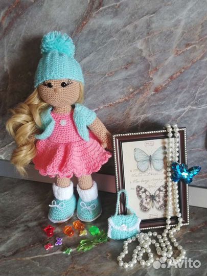 Вязаная кукла ручной работы
