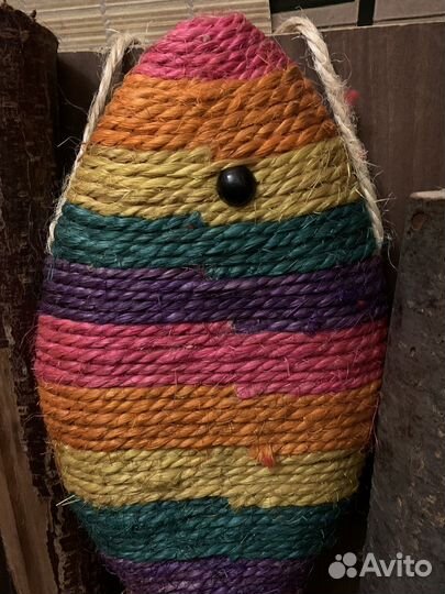 Когтеточка новая, рыба подвесная