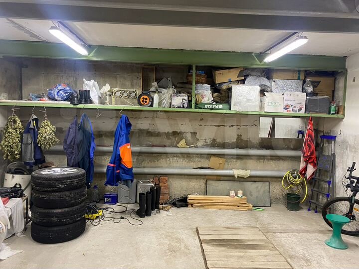 Гараж, > 30 м²