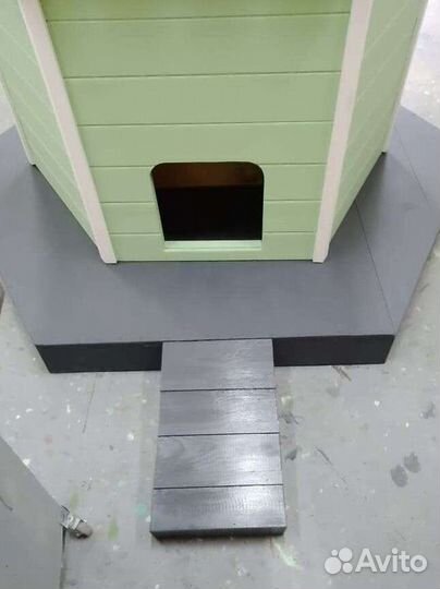 Домик для уток на воде