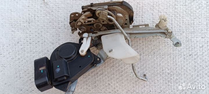 Замок двери Toyota Corolla Runx 2002 6903012440 NZ