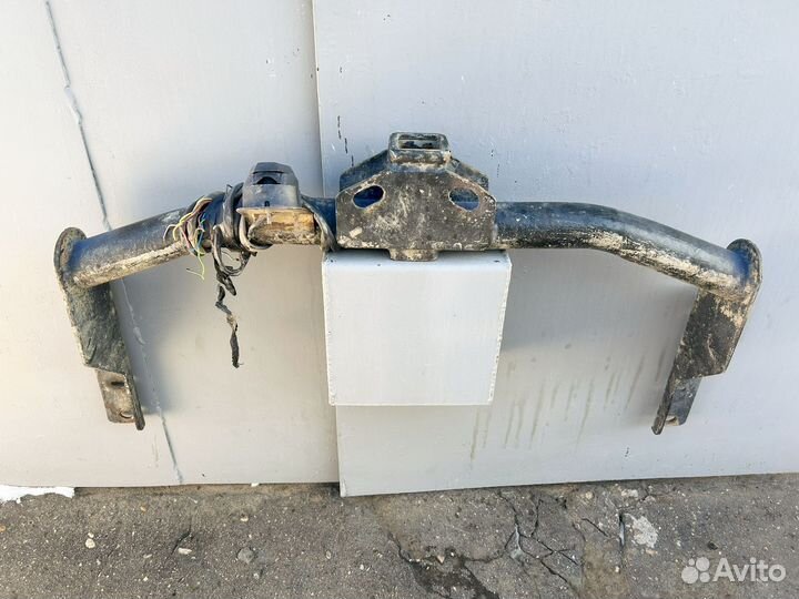 Фаркоп на toyota hilux surf