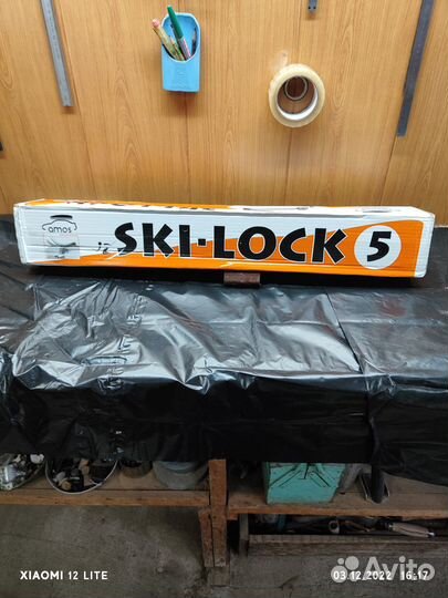 Лыжные крепления на автомобильный багажник
