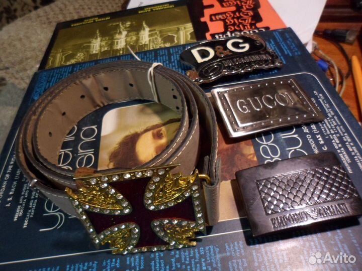 Женский поясной ремень со сменными пряжками