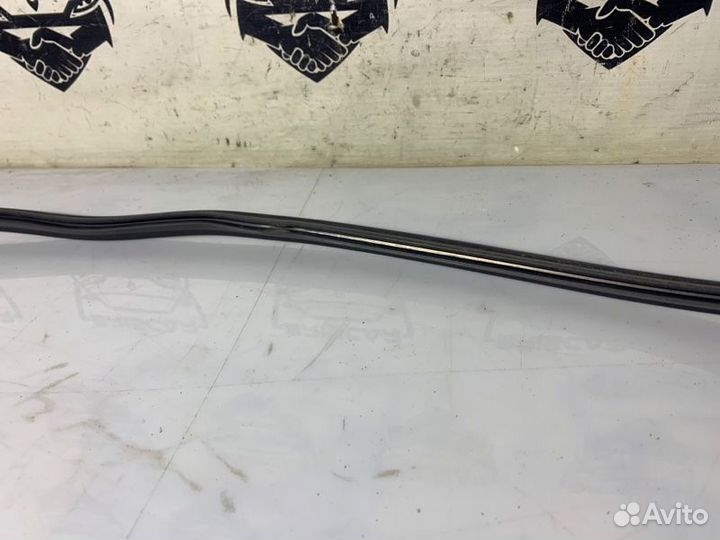 Уплотнитель капота Vw Tiguan 5N ctha 2012