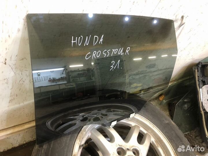 Стекло заднее левое Honda Crosstour
