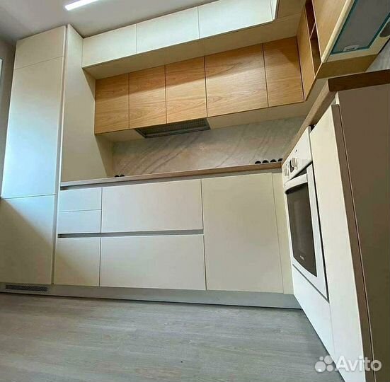 Угловой кухонный гарнитур современный