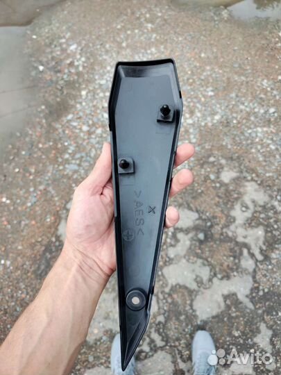 Накладка рамы правая FZ1-N