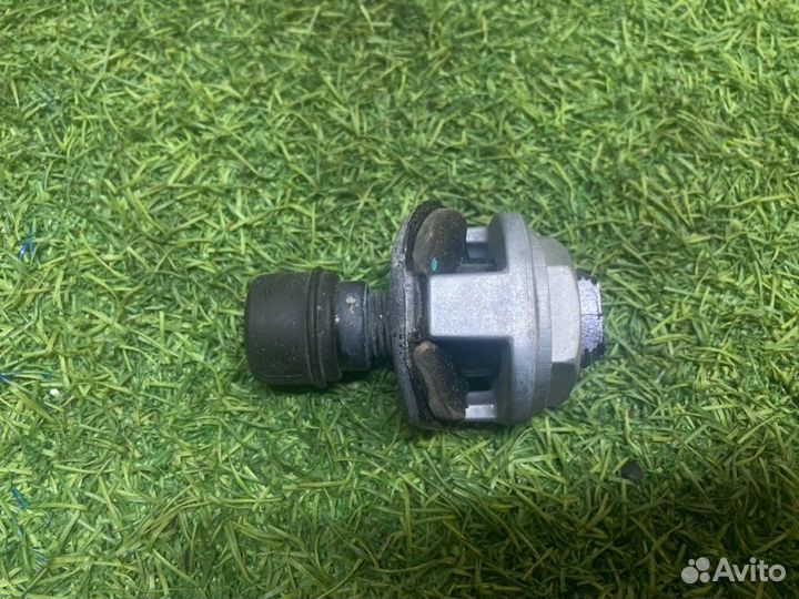 Ограничитель двери багажника правый Bmw X5 E53