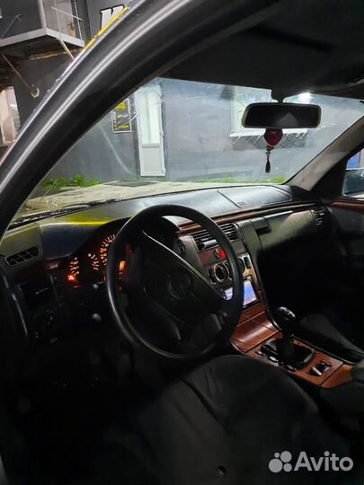 Mercedes-Benz E-класс 2.4 AT, 1998, 300 000 км