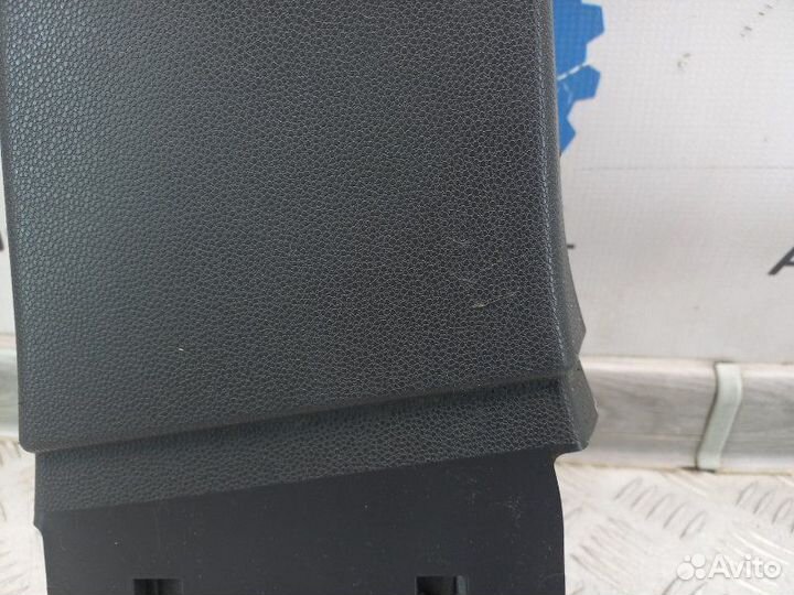 Обшивка стойки центральной правой Opel Astra H