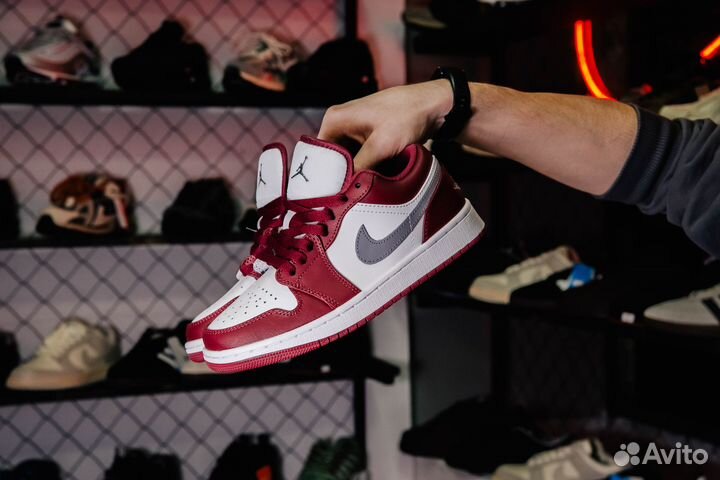 Женские кеды Nike Air Jordan 1 Low (Размер 41)