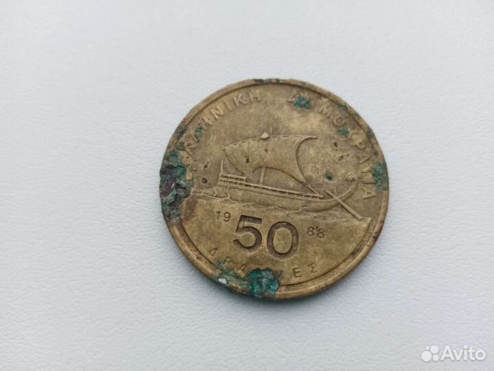 Монеты и значки