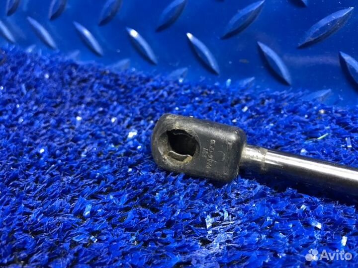 Амортизатор капота Mercedes W204