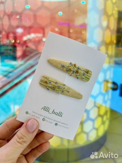 Заколка для волос с вышивкой